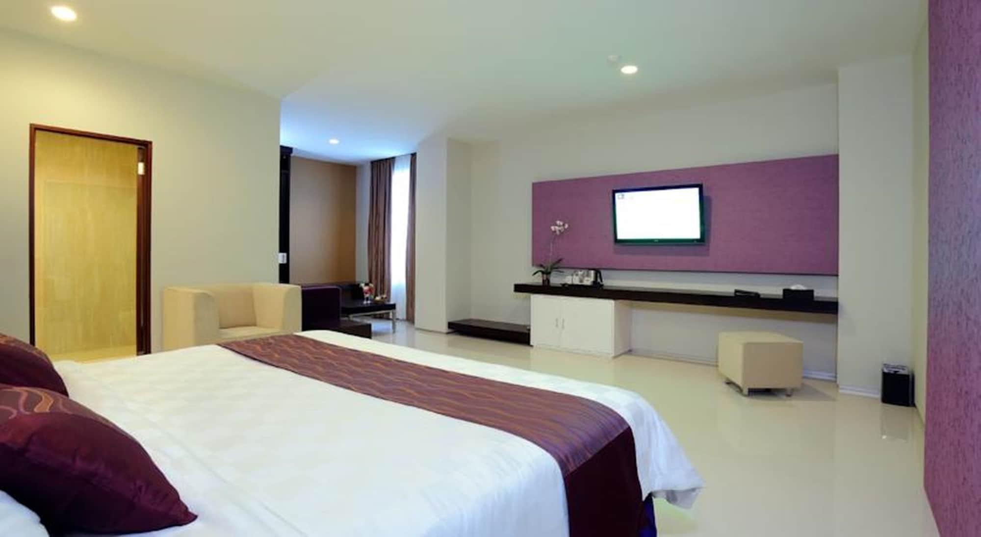 Lombok Plaza Hotel And Convention Mataram Exterior foto