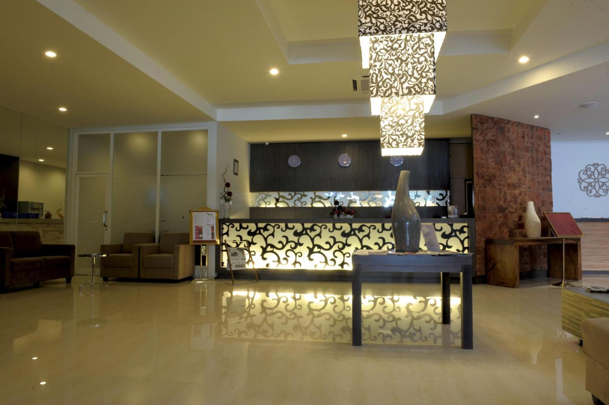 Lombok Plaza Hotel And Convention Mataram Exterior foto