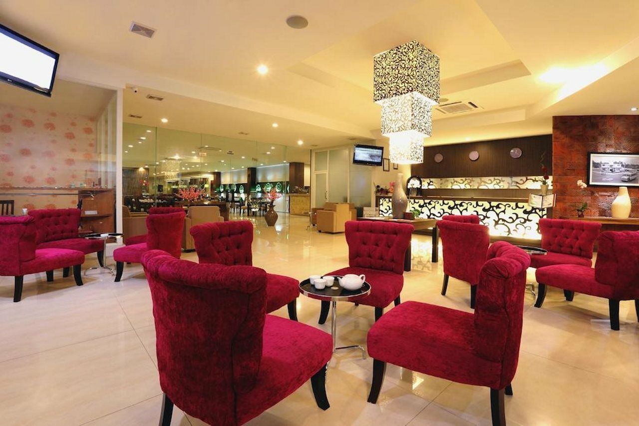 Lombok Plaza Hotel And Convention Mataram Exterior foto